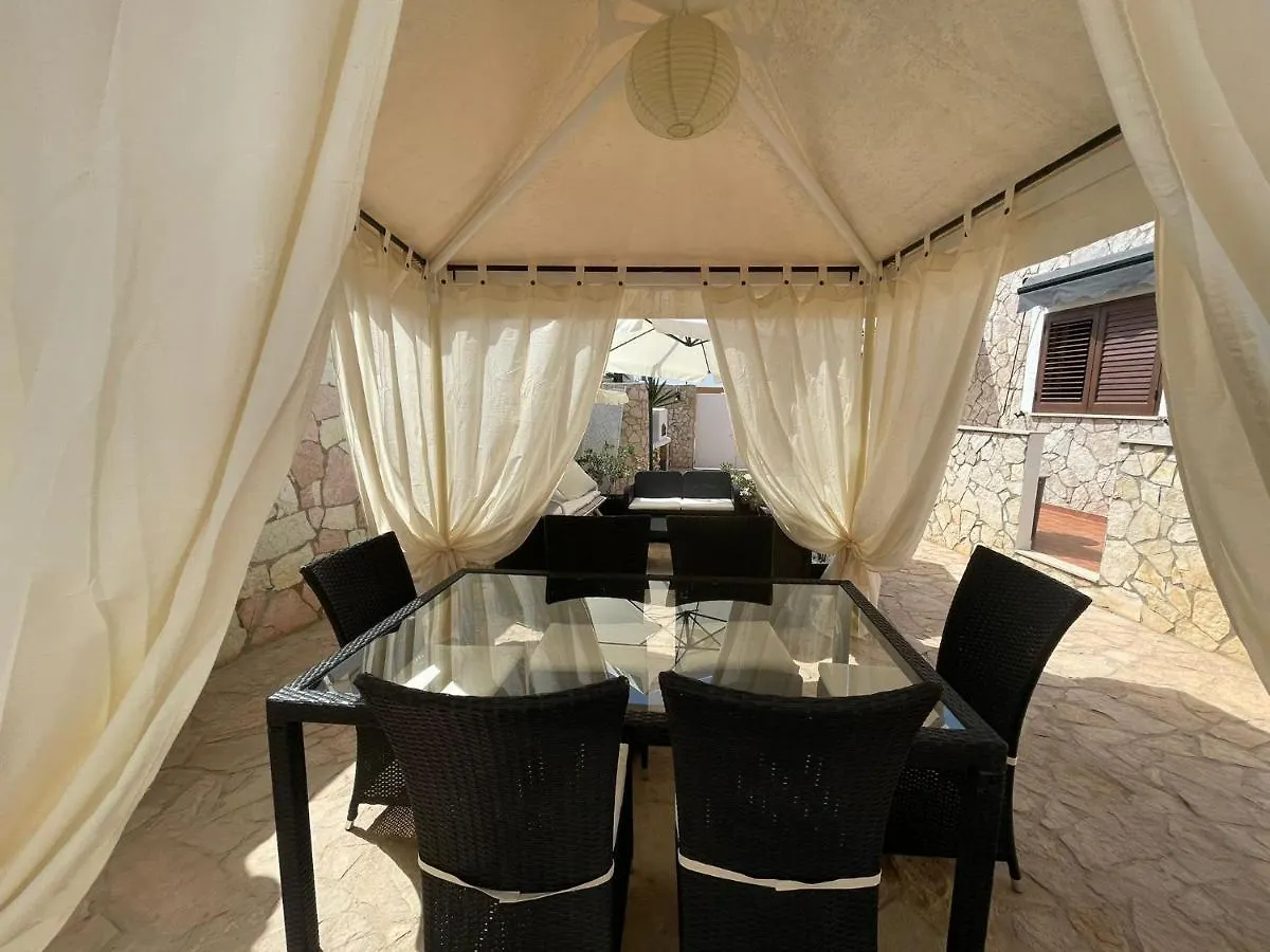 Villa Lucia Lampedusa 0*,